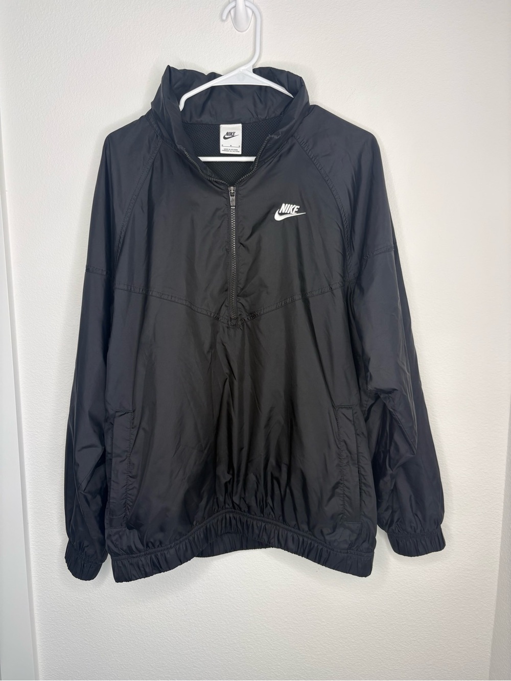 Nike Men’s Black Windbreaker with Packable Hood & Kangaroo Pocket - Picture 6 of 13